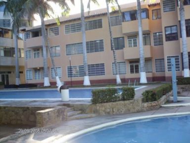 Reg-Mar.com le ofrece En Costa Azul, para su mejor inversion, 82m2, 2 baitaciones, 2 baos, sala comedor, cocina empotrada, Aire, areas verdes, piscina, estacionamiento, vigilancia.