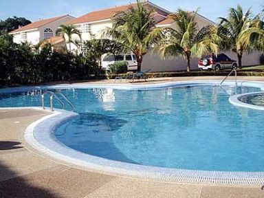 Reg-Mar.com le ofrece Isla Margarita  Porlamar Venezuela  Exclusivo Conjunto con los mejores diseño en arquitectura  en confor y belleza, El Conjunto te brinda una Exlusiva privacidad, rodeado de lindos Jardines, con areas de recreacion, Estacionamiento de visitantes  y Maxima seguridad en control de acceso, todo en una Excelente ubicacion...Bs.1.900.000.000  BsF  1.900.000, Pecios Actualizados 19/11/2008