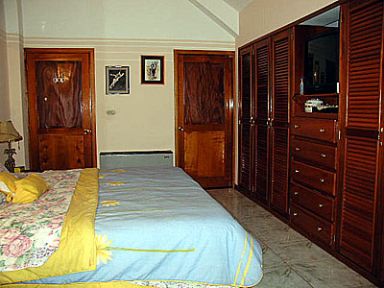 Reg-Mar.com le ofrece Excelente Casa de 270m2/c, 643m2/t, linda areas sociales, piscina Estacionamiento de visitante, Vigilancia Privada, Excelnete ubicacion