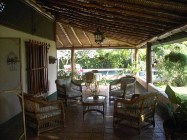 Reg-Mar.com le ofrece Excelente Casa tipo colonial de la regin, constituida en 2 modulo, con 22.000m2  en terreno, con la  estructuras tpicas de  1200m2, incluyendo vivienda de servicio. 

Casa tradicional para husped o personal de servicio con 3 habitaciones, 3 baos, sala cocina empotrada. 

Casa principal, la cual esta completamente equipada, con 9 habitaciones cada una con su bao, sala estar, Cocina empotrada, habitacin principal tipo suites, amplios corredores, piscina, rodeada de un hermoso  jardn en toda una rea en Arboles frutales y plantas medicinales.

Ideal para posada Spa, o el  disfrute en familia de un majestuoso paisajismo donde la vivienda soada  para el retiro espiritual se vive con una espectacular  vista a  las montaas de nuestro hermoso valle de Pedro Gonzlez. Isla Margarita.
Precio Actulaizado 25-03-2010 Bsf.4.500.000, 
