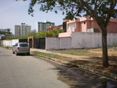 Reg-Mar.com le ofrece Exclusiva  Parcela de 800m2, todos los servicios, Vigilancia las 24 horas, en la mejor zona de Margarita, plusvalía  diaria,.

En pleno corazón de la mejor Urb. en la Isla Margarita Construya su Quinta a su estilo. Bs. 450.000.
