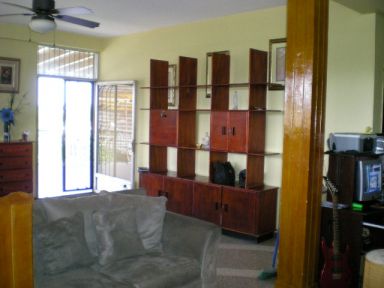 Reg-Mar.com le ofrece Ideal Para Posada, excelente quinta en las afueras y va principal de la Asuncin, Consta de 940m2 de Terrenos, con 450m2 de Construccin, son 2 casas y un apartamento anexos  integrados  y comunicantes,  en total  9 amplias habitaciones  con posibilidades para dividir y sacar otras habitaciones,  todas con aires acondicionado y baos privados, comedor cocina empotrada, amplias terrazas,  proyecto de piscina, vista a la montaa, Excelente Ubicacin.

Mas Informacin por los Tfs: 0414-395-94-16  // 0416-695-97-65 
